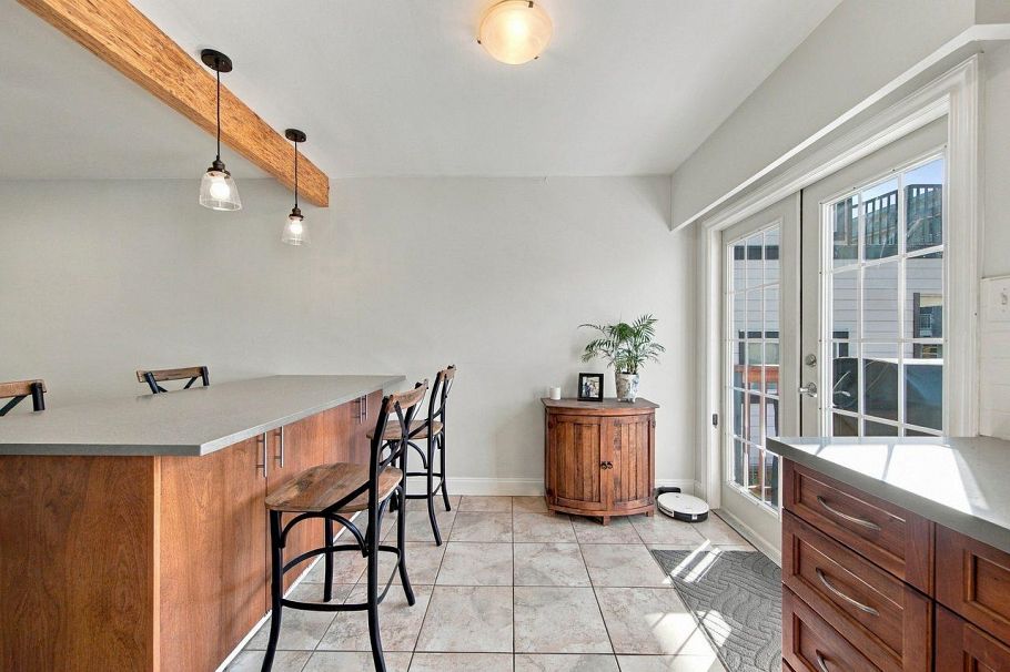 355 E 4th Street North Vancouver, BC - 12