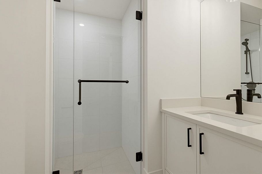 868 Canyon Boulevard North Vancouver, BC - 35