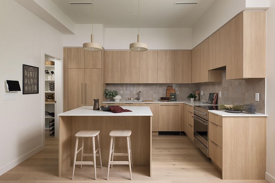 3 595 E 49th Avenue Vancouver, BC - 3