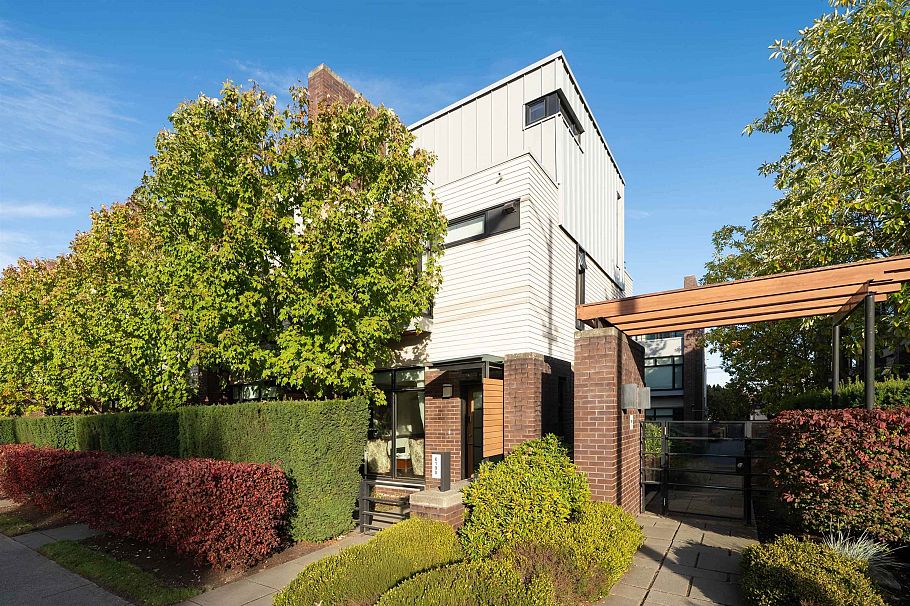 6190 Oak Street Vancouver, BC - 1
