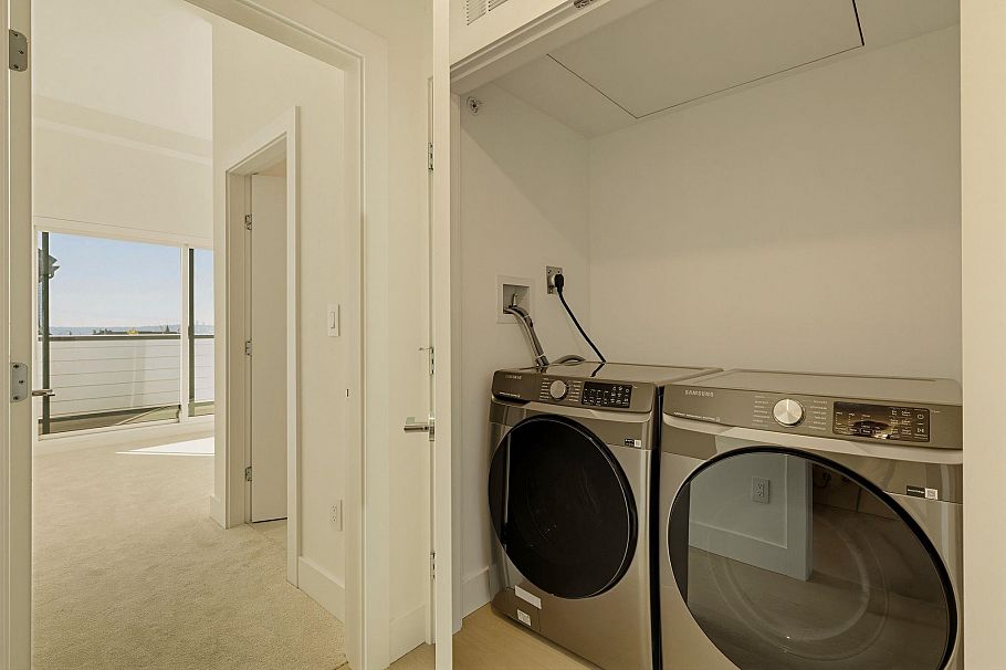 2 328 W 14th Street North Vancouver, BC - 22