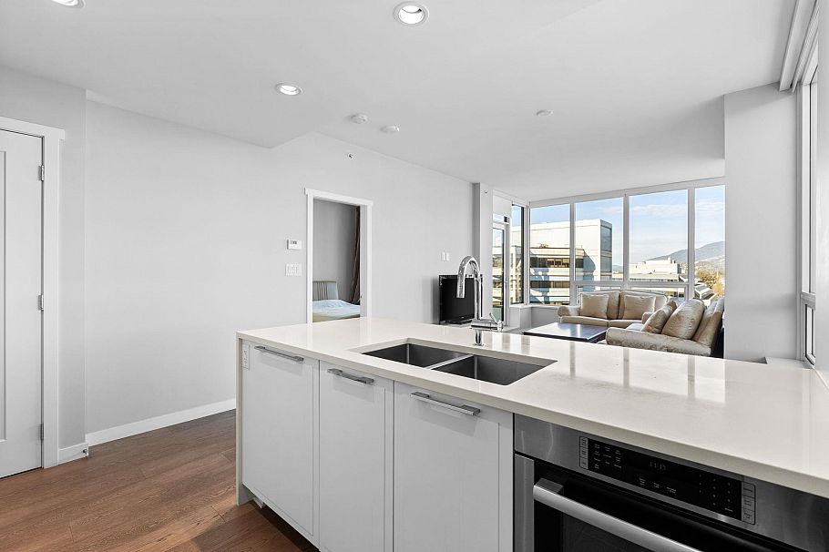 806 118 Carrie Cates Court North Vancouver, BC - 25