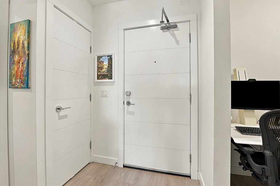 311 108 E 8th Street North Vancouver, BC - 2