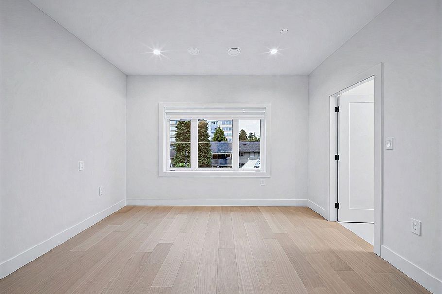 2 6989 Kerr Street Vancouver, BC - 7