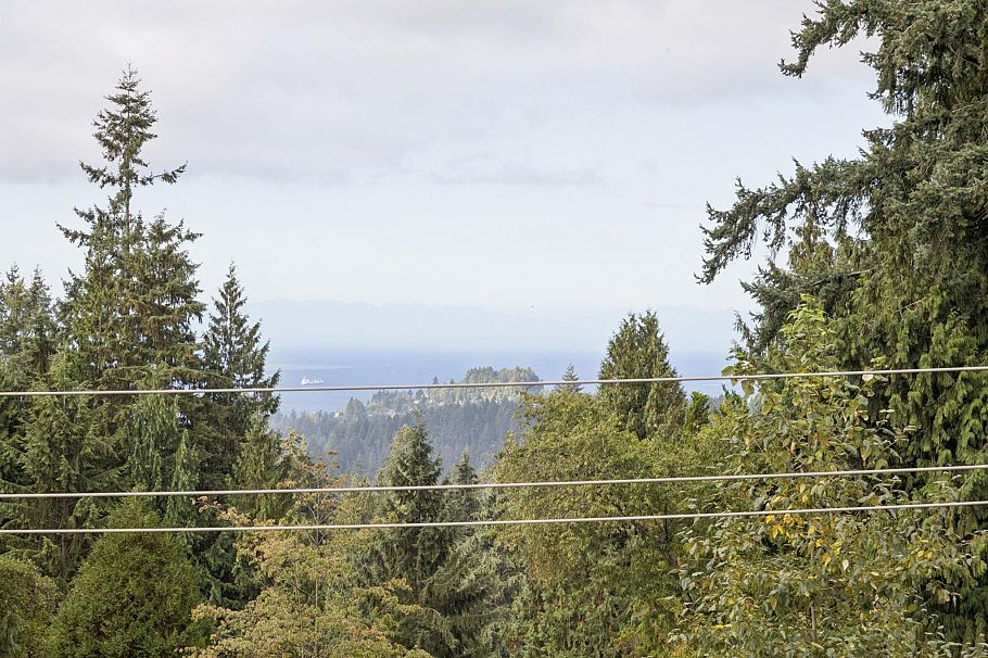 456 Montroyal Boulevard North Vancouver, BC - 34