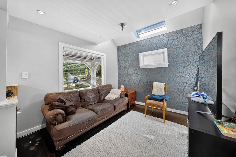 4327 W 12th Avenue Vancouver, BC - 5