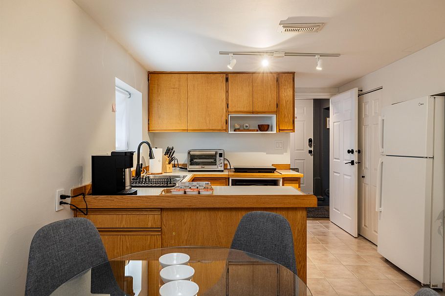 4343 W 11th Avenue Vancouver, BC - 27