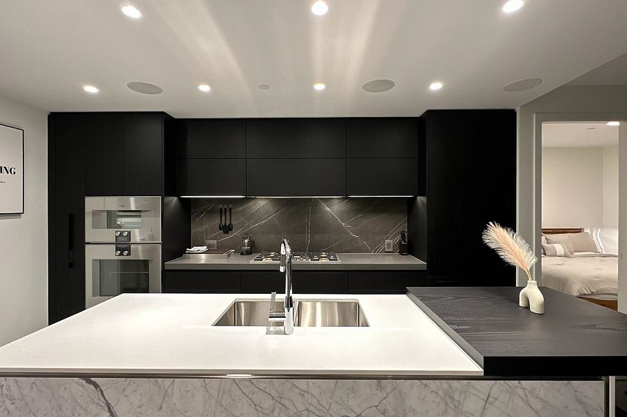 706 1601 Quebec Street Vancouver, BC - 2