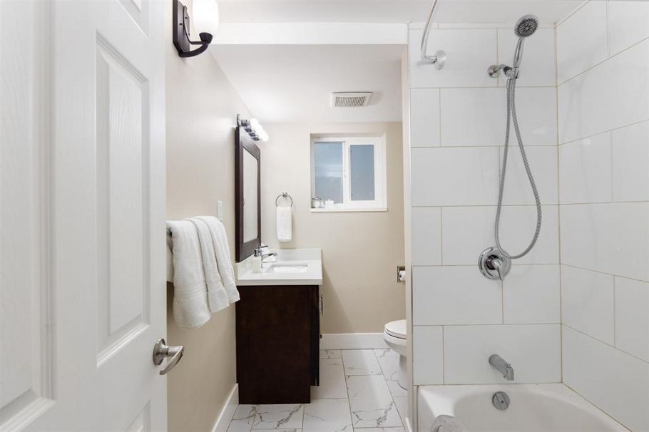195 W 12 Avenue Vancouver, BC - 17