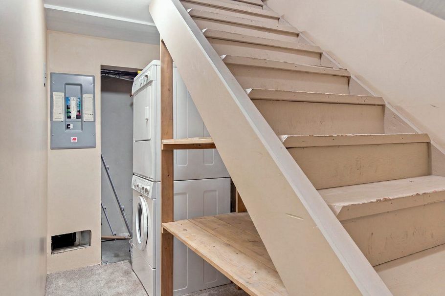 355 E 4th Street North Vancouver, BC - 25
