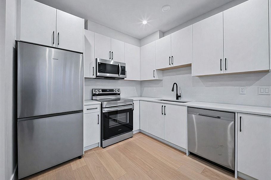 2 6989 Kerr Street Vancouver, BC - 3