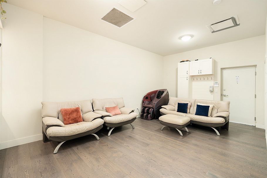 6190 Oak Street Vancouver, BC - 20