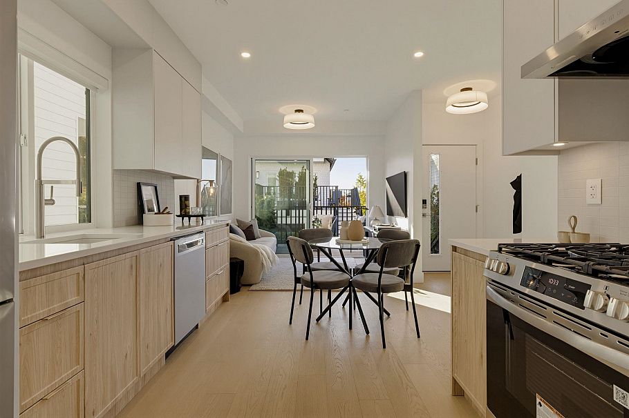 2 328 W 14th Street North Vancouver, BC - 10