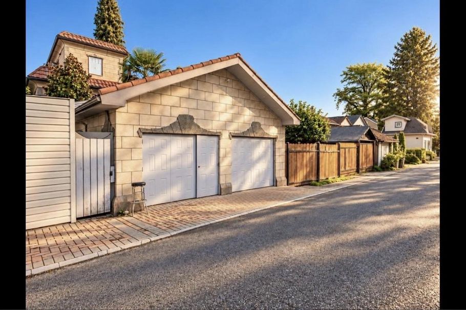 368 E 33rd Avenue Vancouver, BC - 33