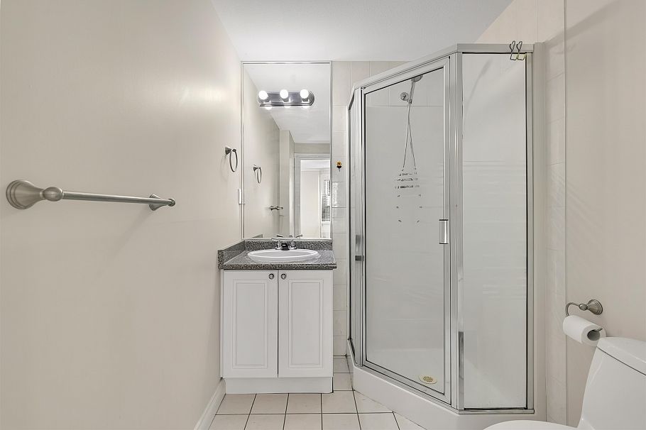 1956 W 42nd Avenue Vancouver, BC - 21