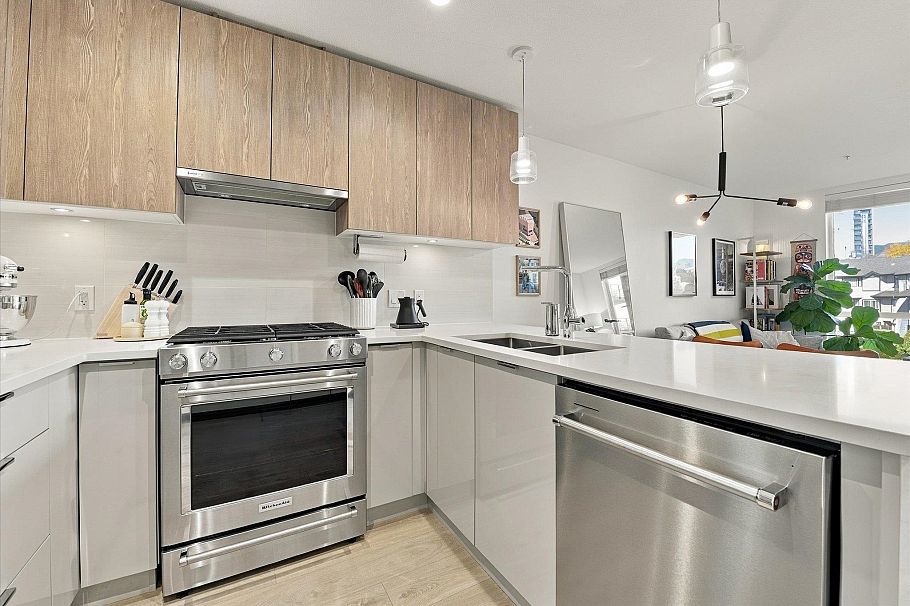 311 108 E 8th Street North Vancouver, BC - 6