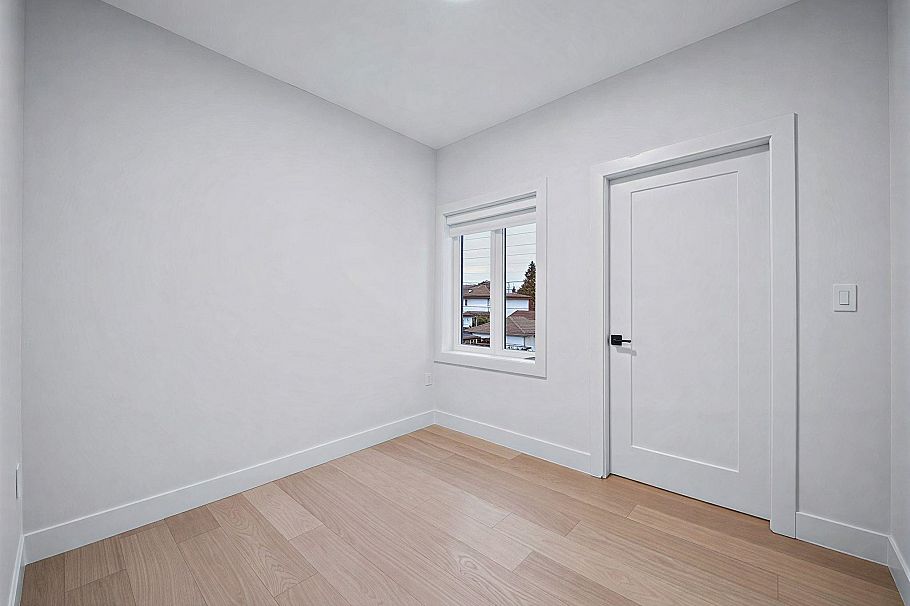 2 6989 Kerr Street Vancouver, BC - 12