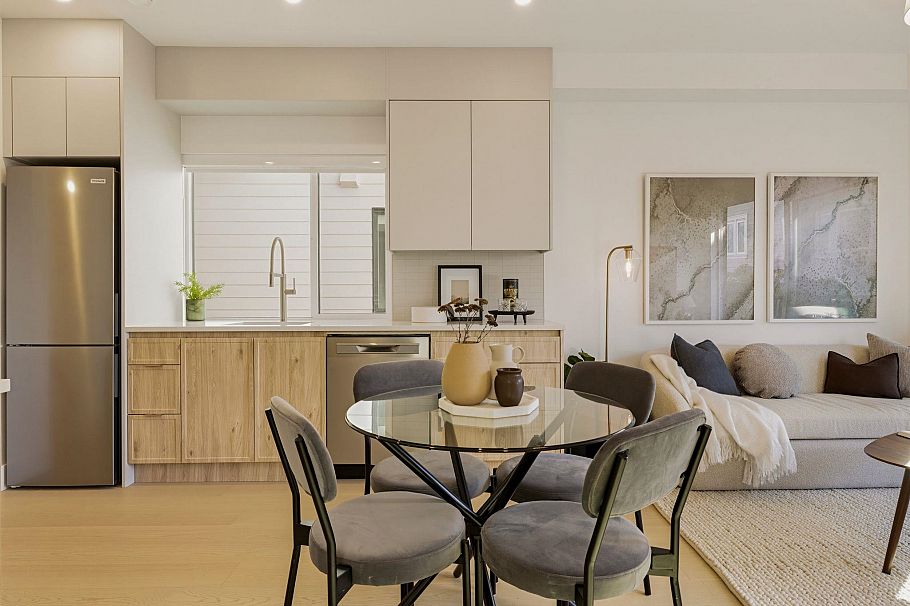 2 328 W 14th Street North Vancouver, BC - 2