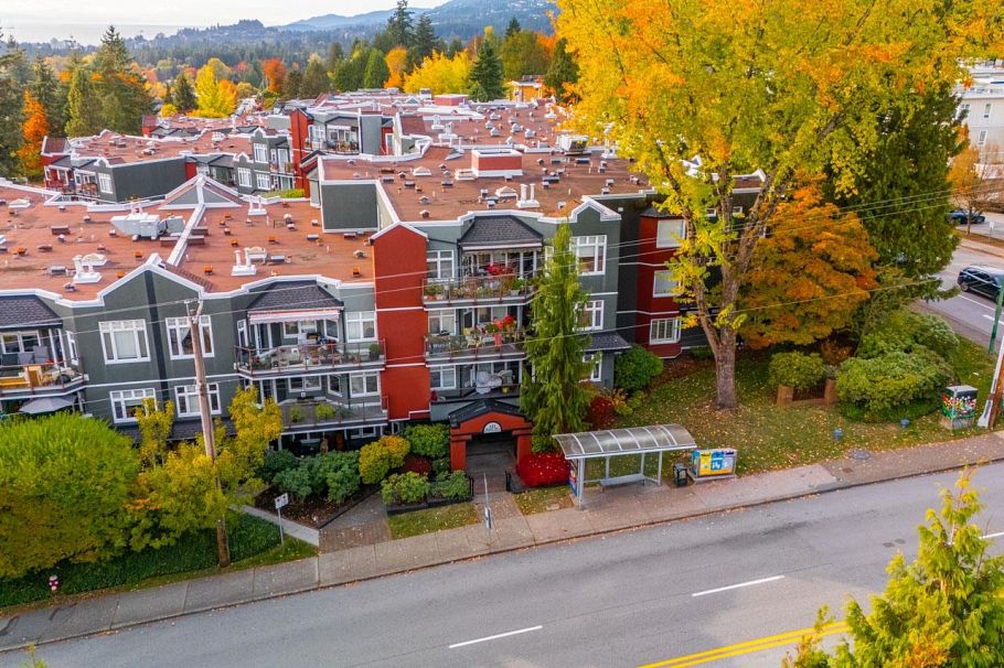 214 121 W 29 Street North Vancouver, BC - 32