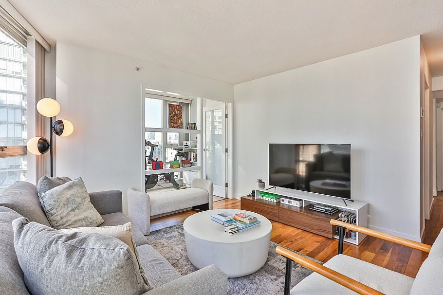 1906 1438 Richards Street Vancouver, BC - 3