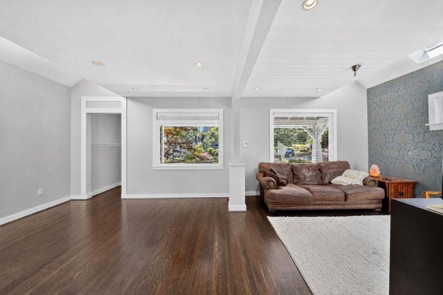 4327 W 12th Avenue Vancouver, BC - 4