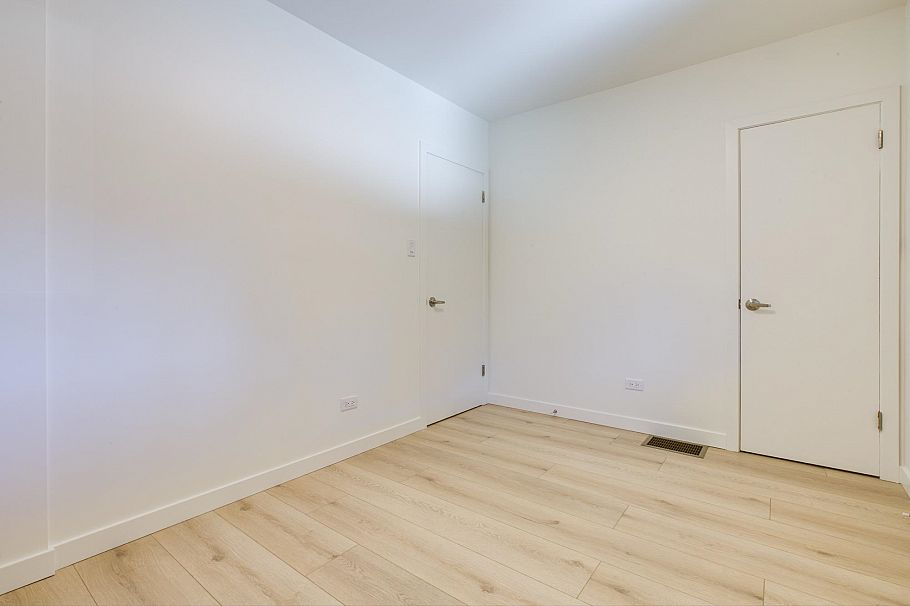 1338 E 37th Avenue Vancouver, BC - 20