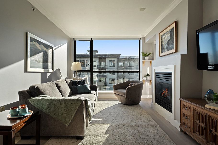 504 124 W 1st Street North Vancouver, BC - 10