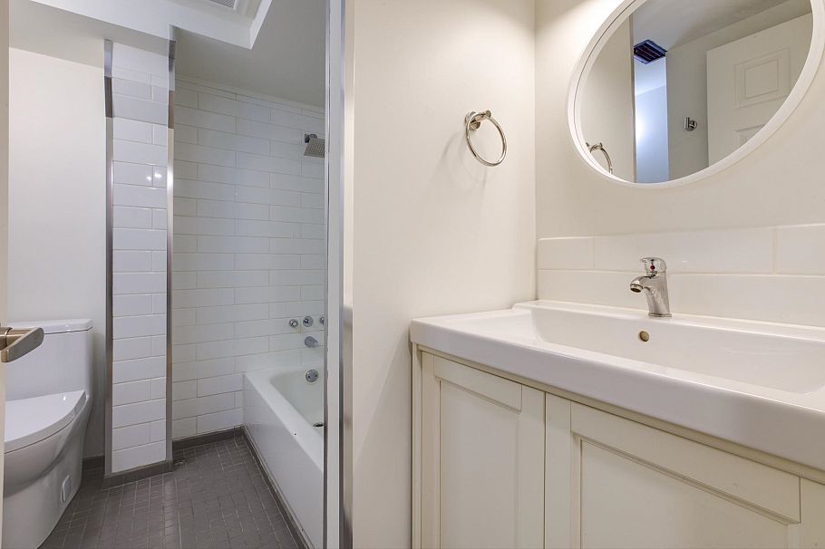 1338 E 37th Avenue Vancouver, BC - 32
