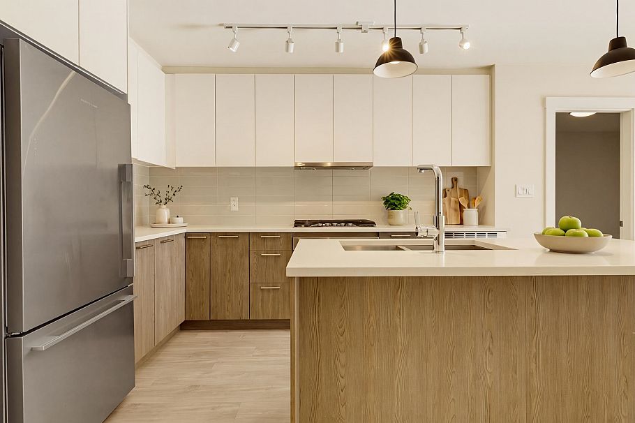 G4 625 E 3rd Street North Vancouver, BC - 1