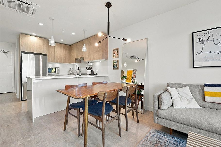 311 108 E 8th Street North Vancouver, BC - 8