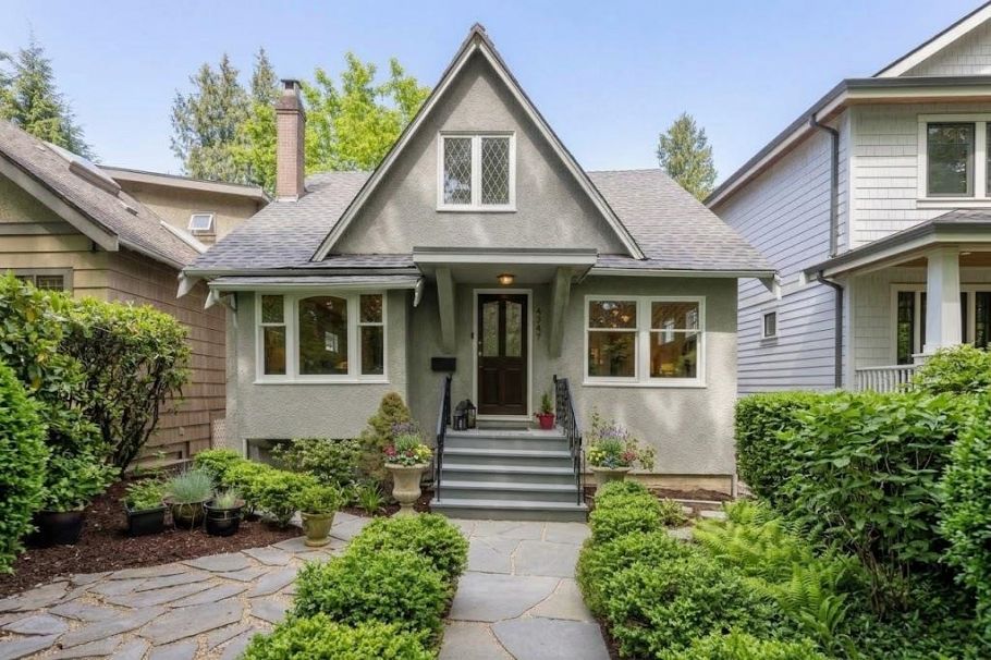 4343 W 11th Avenue Vancouver, BC - 1