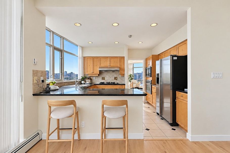 701 1111 Marinaside Crescent Vancouver, BC - 18
