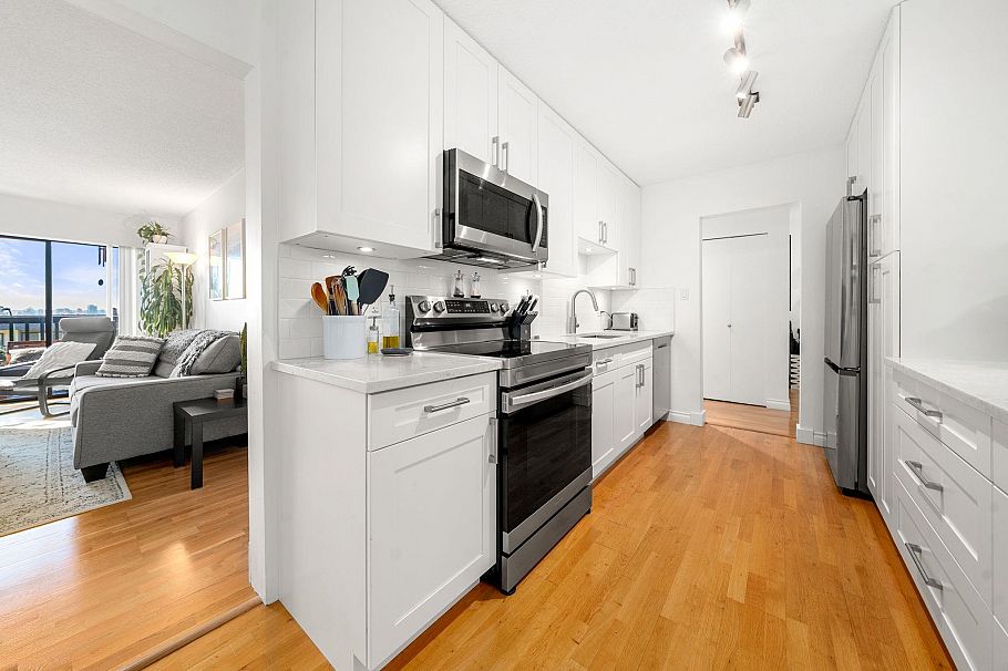 204 150 E 5th Street North Vancouver, BC - 3