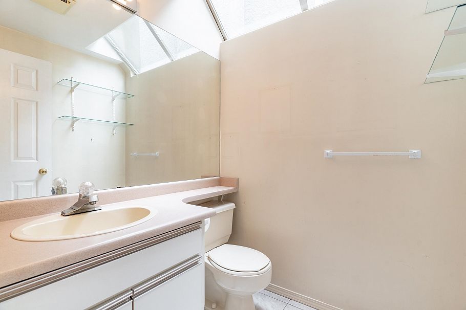 3581 W 6th Avenue Vancouver, BC - 12