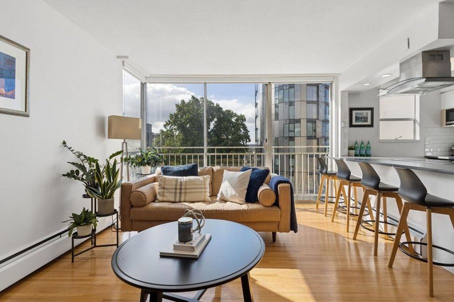 607 1250 Burnaby Street Vancouver, BC - 1