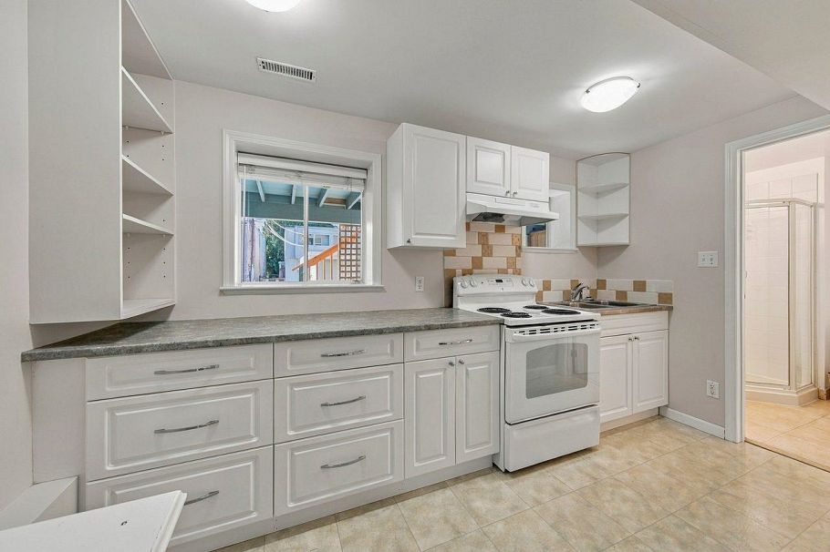 355 E 4th Street North Vancouver, BC - 28