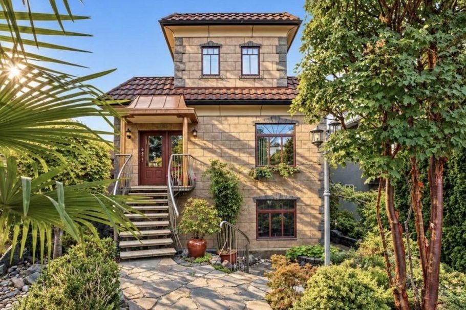 368 E 33rd Avenue Vancouver, BC - 1