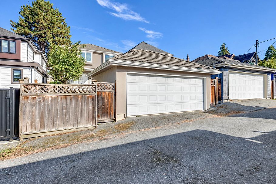 1956 W 42nd Avenue Vancouver, BC - 26