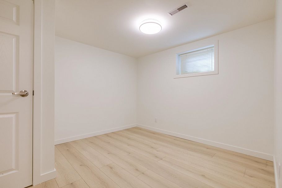 1338 E 37th Avenue Vancouver, BC - 31