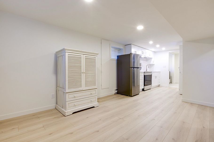 1338 E 37th Avenue Vancouver, BC - 24