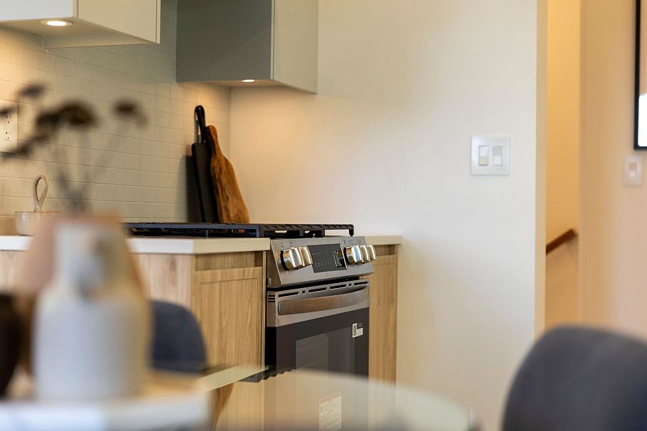 2 328 W 14th Street North Vancouver, BC - 27
