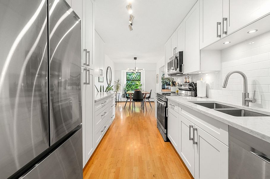 204 150 E 5th Street North Vancouver, BC - 1