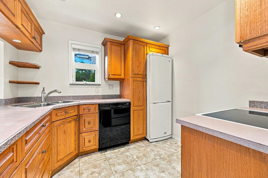 214 121 W 29 Street North Vancouver, BC - 10