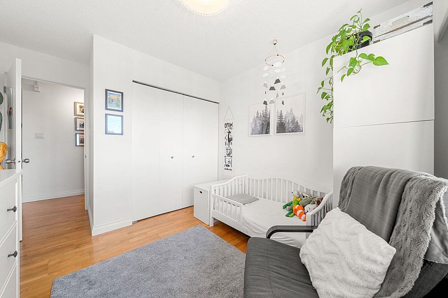 204 150 E 5th Street North Vancouver, BC - 35
