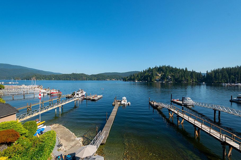 2648 Panorama Drive North Vancouver, BC - 2