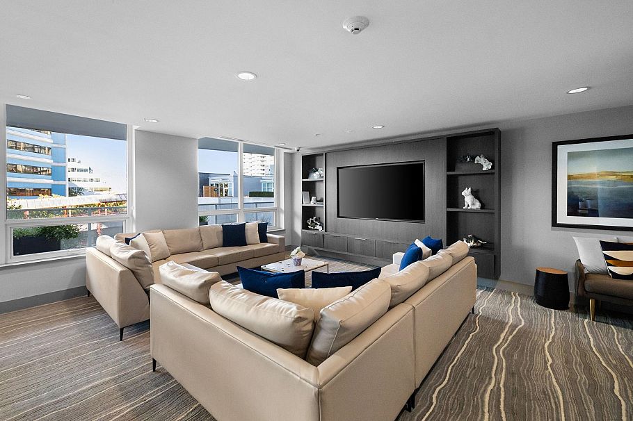 806 118 Carrie Cates Court North Vancouver, BC - 7