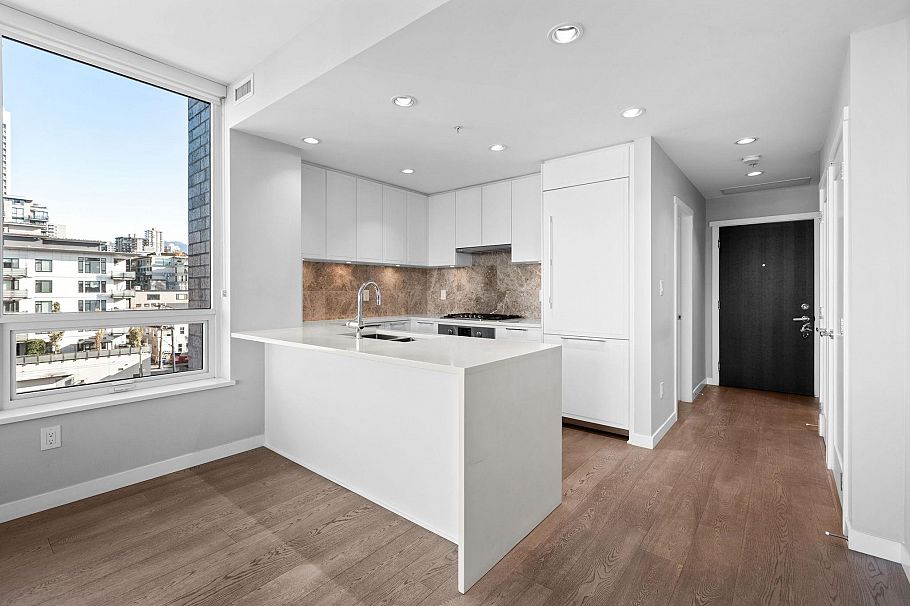 806 118 Carrie Cates Court North Vancouver, BC - 23