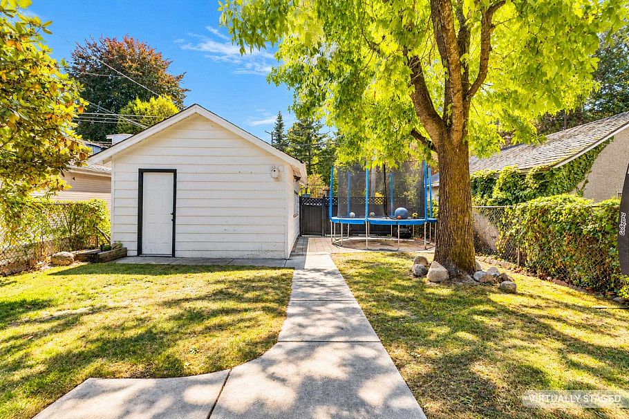 2218 E 11th Avenue Vancouver, BC - 37