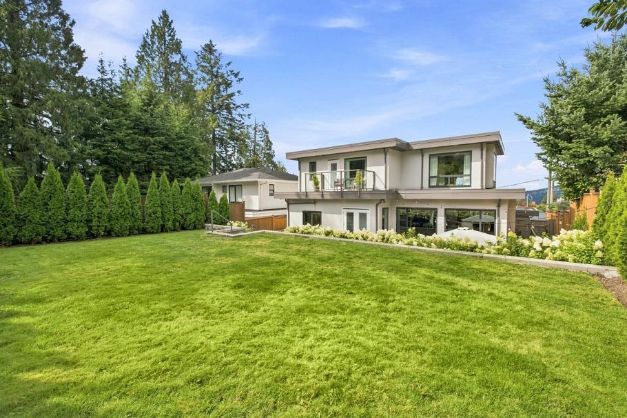 3840 Prospect Road North Vancouver, BC - 35