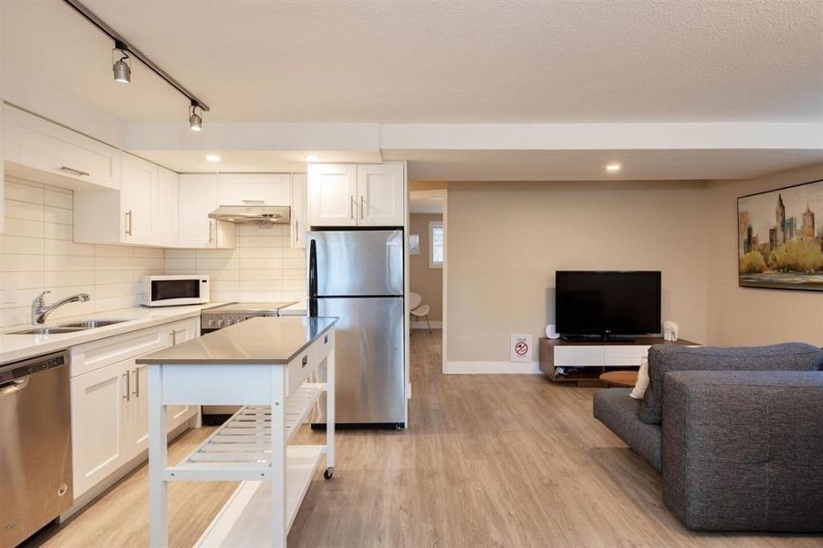 195 W 12 Avenue Vancouver, BC - 16
